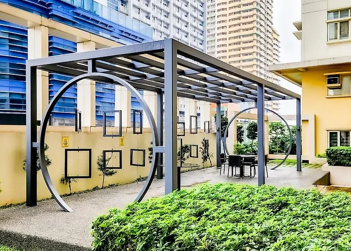 Makati With Gym Pool And Massage