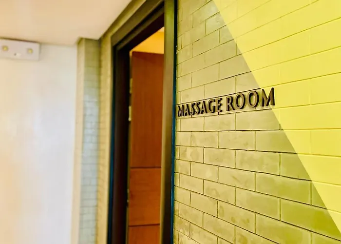 Makati With Gym Pool And Massage * Manila