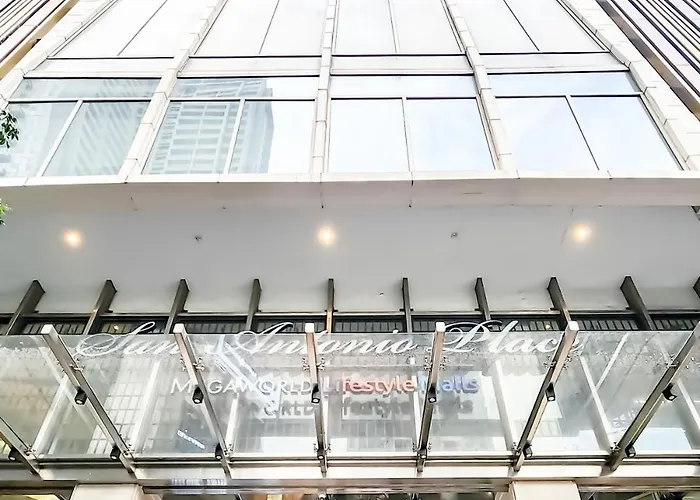 Makati With Gym Pool And Massage * Manila