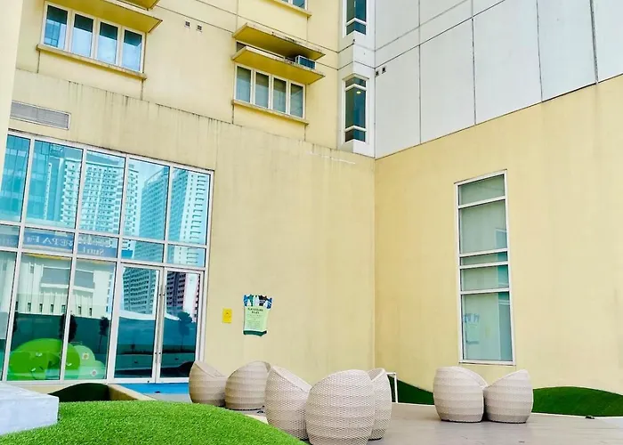 Makati With Gym Pool And Massage Apartment