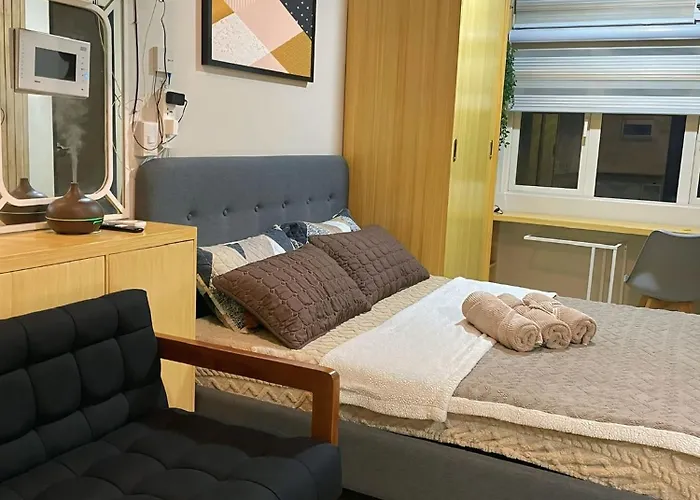 Makati With Gym Pool And Massage *